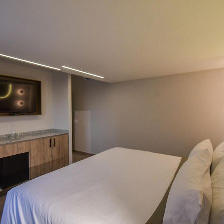 Expo Satelite 2750 Hotel & Suites Guadalajara Ngoại thất bức ảnh