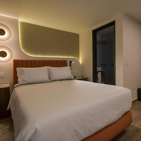 Expo Satelite 2750 Hotel & Suites Guadalajara Ngoại thất bức ảnh