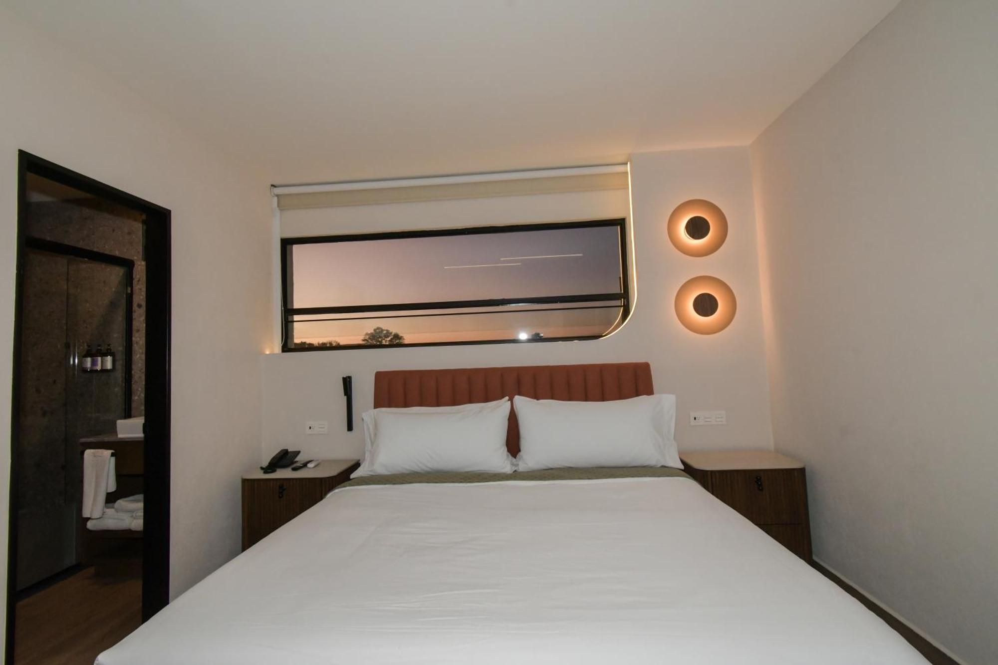 Expo Satelite 2750 Hotel & Suites Guadalajara Ngoại thất bức ảnh