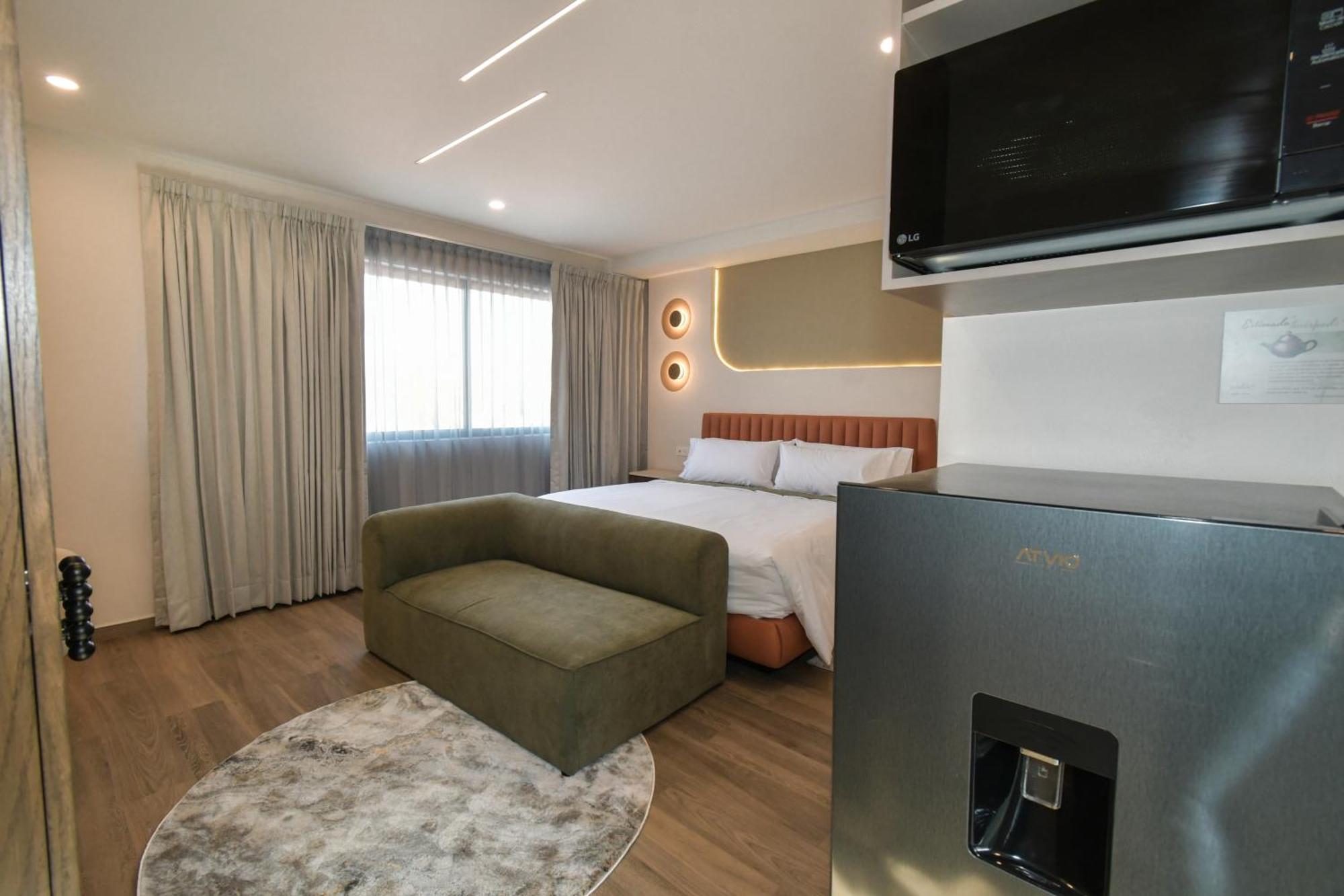 Expo Satelite 2750 Hotel & Suites Guadalajara Ngoại thất bức ảnh