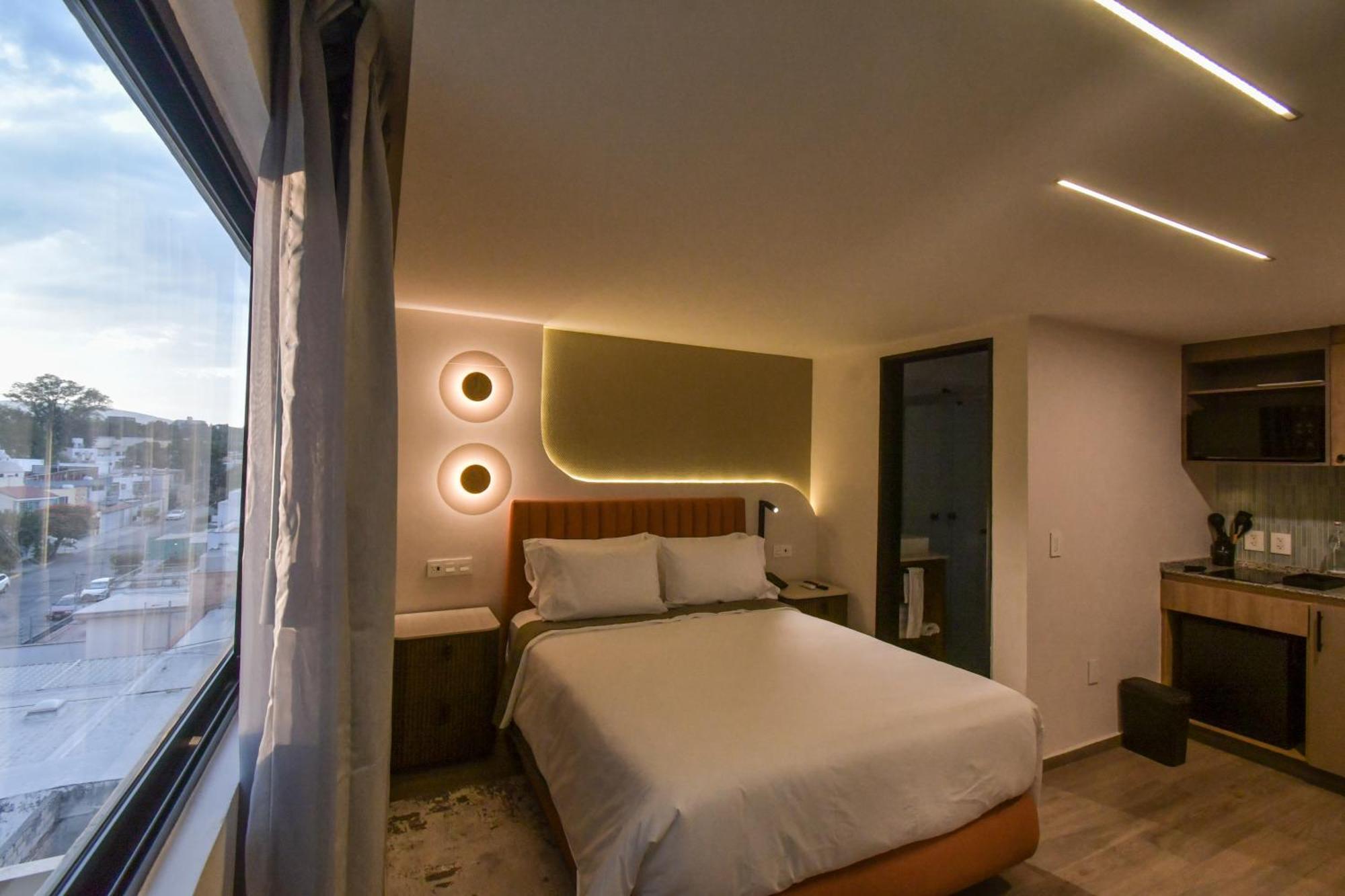 Expo Satelite 2750 Hotel & Suites Guadalajara Ngoại thất bức ảnh