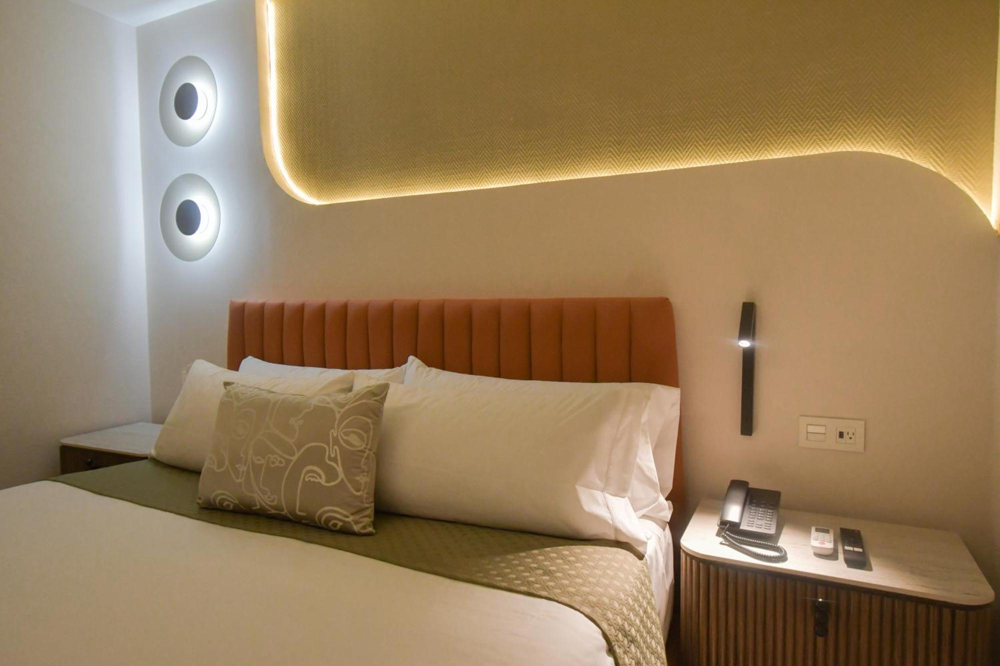Expo Satelite 2750 Hotel & Suites Guadalajara Ngoại thất bức ảnh